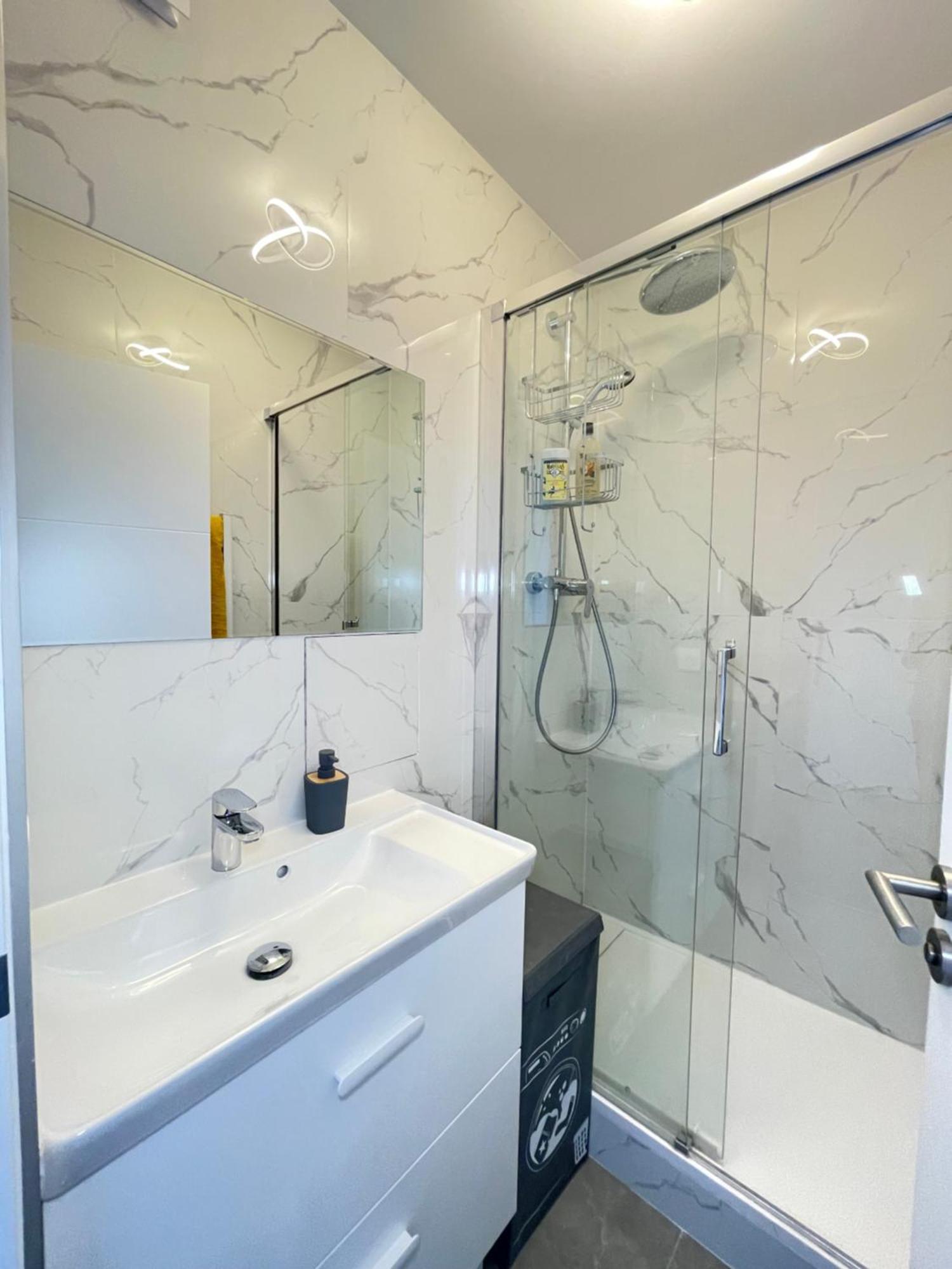 Paris Pantin Magnifique Appartement 4 Pieces De 108M2 Avec 2 Parking Interieur - Tres Cosy Pour 1 A 12 Personnes - Entierement Refait A Neuf Entire Apartment Luxurious And Warm - Pantin Paris 19 Eme Free Wifi Gratuit 外观 照片
