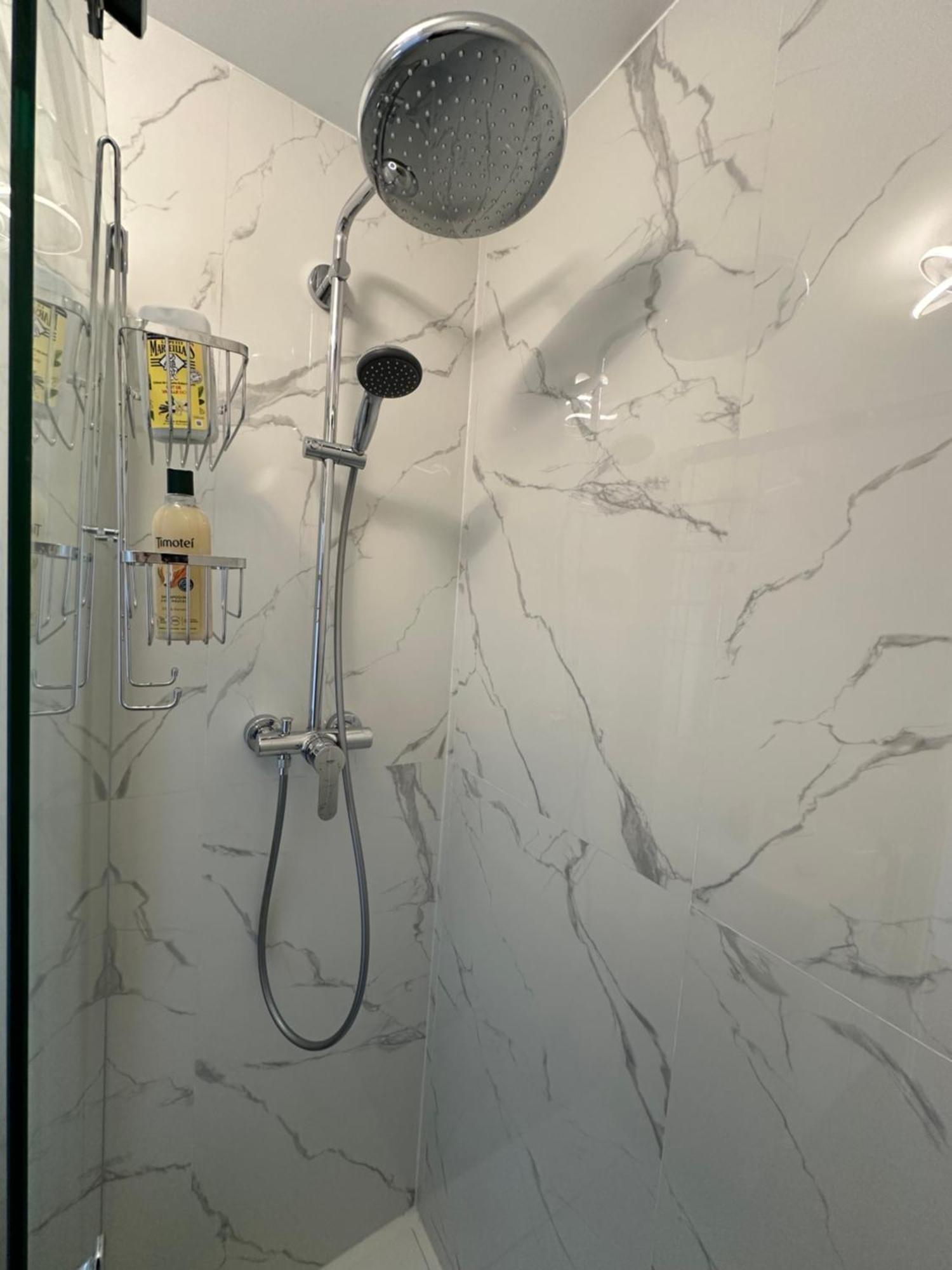 Paris Pantin Magnifique Appartement 4 Pieces De 108M2 Avec 2 Parking Interieur - Tres Cosy Pour 1 A 12 Personnes - Entierement Refait A Neuf Entire Apartment Luxurious And Warm - Pantin Paris 19 Eme Free Wifi Gratuit 外观 照片