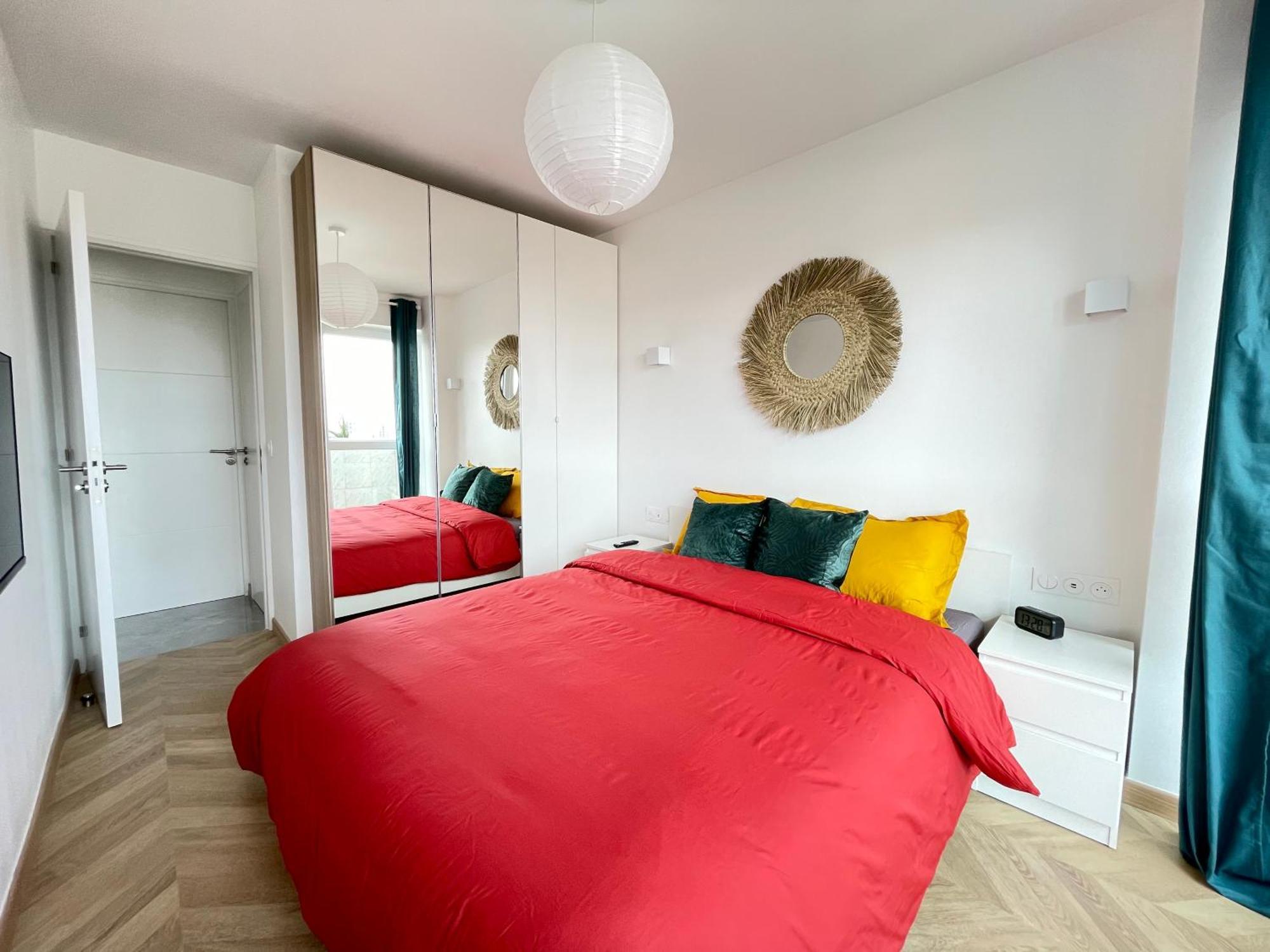 Paris Pantin Magnifique Appartement 4 Pieces De 108M2 Avec 2 Parking Interieur - Tres Cosy Pour 1 A 12 Personnes - Entierement Refait A Neuf Entire Apartment Luxurious And Warm - Pantin Paris 19 Eme Free Wifi Gratuit 外观 照片